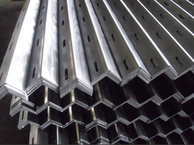 Many steel palisade rails are packaged with wooden pallet neatly.